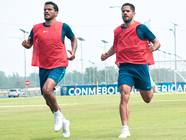 Candia pasa a la zaga central por el lesionado Patiño