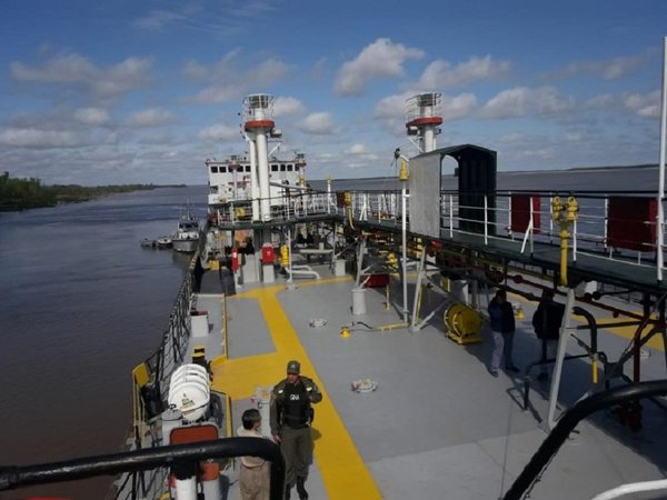 Empresas se desligan de drogas incautadas de buque paraguayo
