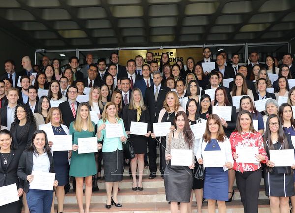 Becal abre periodo de postulación para 100 becas de idiomas