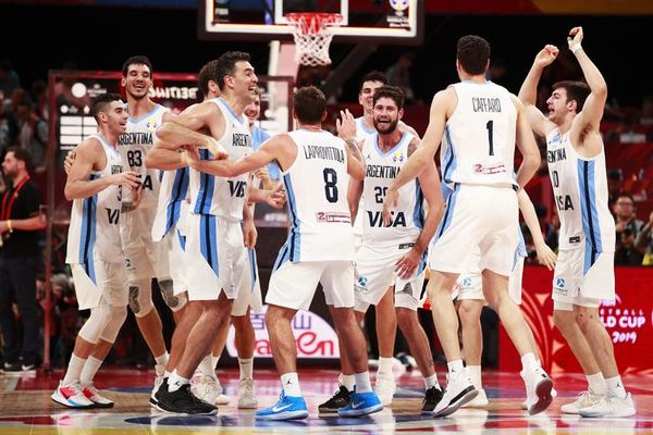 Messi saluda a los finalistas - Básquetbol - ABC Color