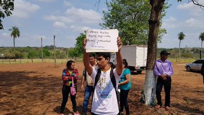 Protesta de estudiante ante la presencia de Mario Abdo