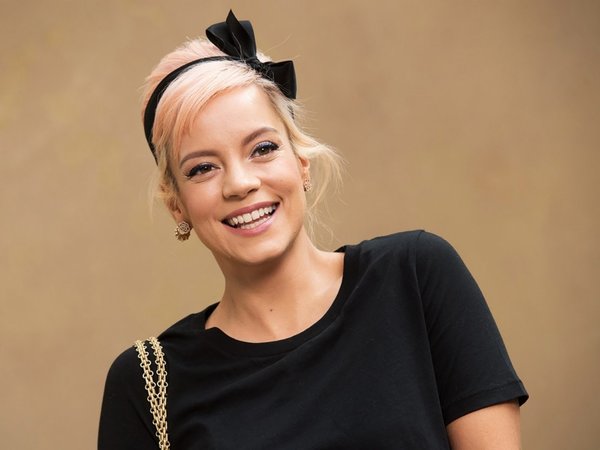 Lily Allen dice que Warner Music no adoptó medidas ante su agresión sexual