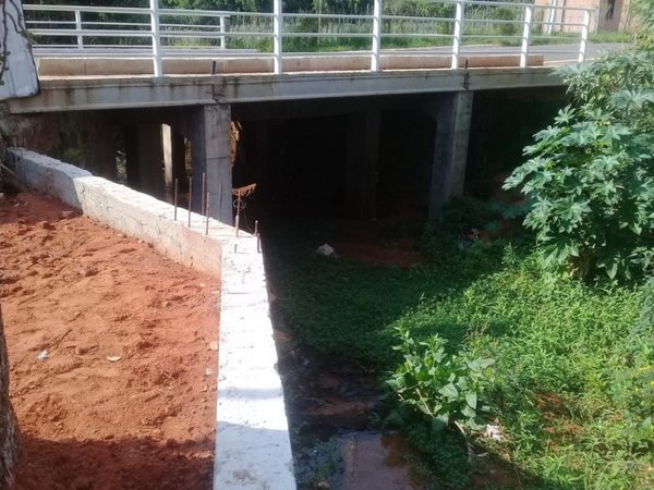 Desvían arroyo durante obras de estación de servicio en Luque