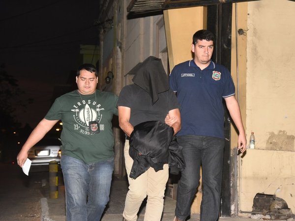 Imputan a director del penal de Emboscada y a dos guardiacárceles