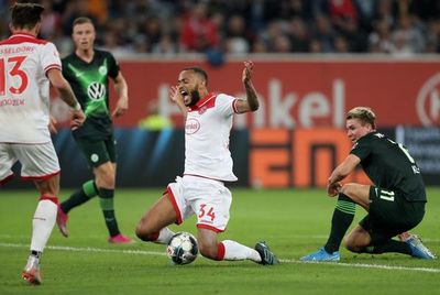 Wolfsburgo empata en Düsseldorf y deja pasar ocasión - Fútbol - ABC Color