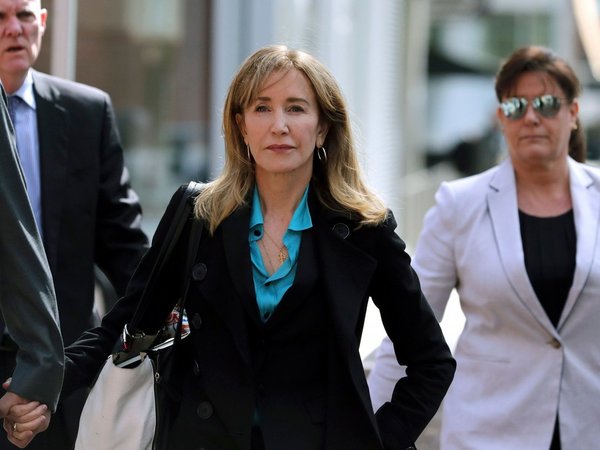 Felicity Huffman va a la cárcel por soborno