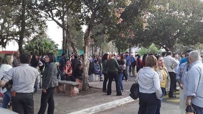 Docentes de la UNA van a paro por tiempo indefinido - Nacionales - ABC Color