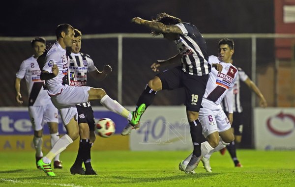 Agónico triunfo de River ante Santaní