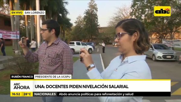 UNA: Docentes piden nivelación salarial - ABC Noticias - ABC Color