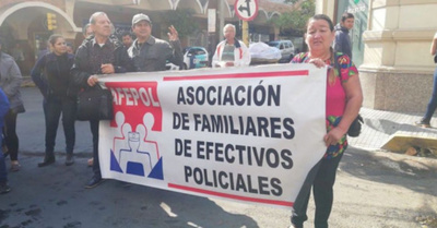 Villamayor fue escrachado y salió rajando