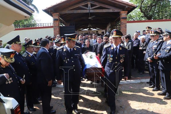 Triste adiós al comisario