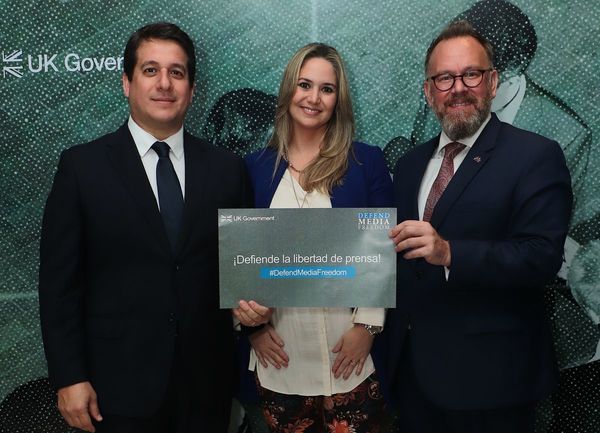 Brindan por la libertad de prensa