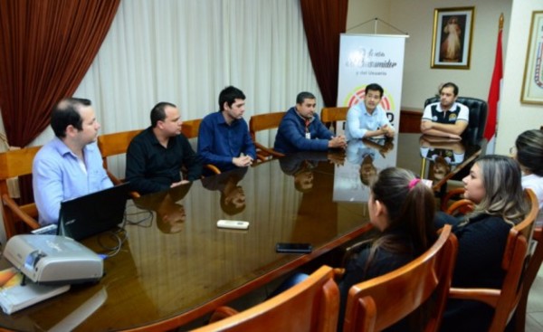 Universitarios donan un aplicativo para defensa del consumidor