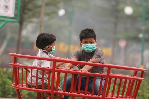 El aire de Singapur alcanza niveles «insalubres» por incendios de Indonesia | .::Agencia IP::.