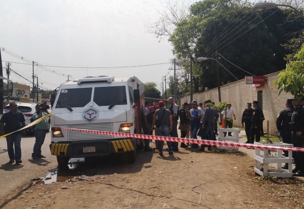 Muere guardia de transportador de caudales tras asalto