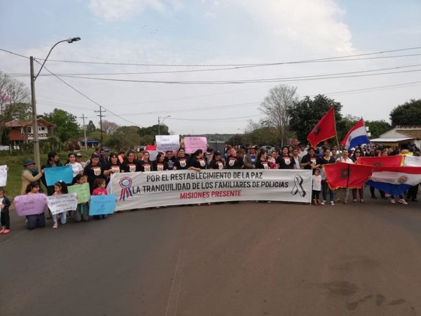Policías retirados y familiares de agentes activos piden renuncia de Villamayor