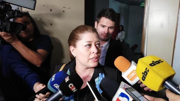 Fiscalía imputó a director de la cárcel de Emboscada y liberó a dos guardias - ADN Paraguayo
