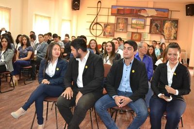 Unos 50 jóvenes culminan curso de formación de líderes juveniles - Nacionales - ABC Color