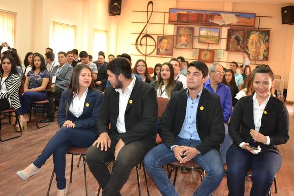 Unos 50 jóvenes culminan curso de formación de líderes juveniles - Nacionales - ABC Color