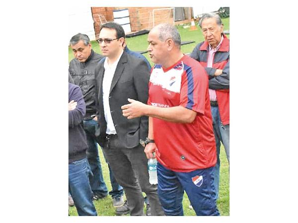 Chiqui Arce debuta en el Trico y vuelve a dirigir en Paraguay