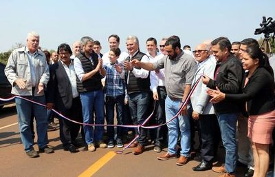 Abdo inauguró ruta y anunció más obras en Canindeyú - Economía - ABC Color