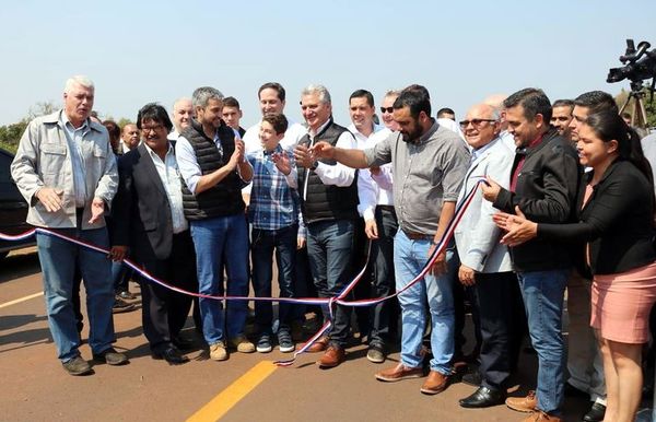 Abdo inauguró ruta y anunció más obras en Canindeyú - Economía - ABC Color