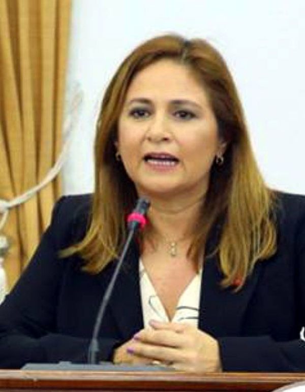 Súper ingresos para directores y ministra de Defensa Pública - Política - ABC Color