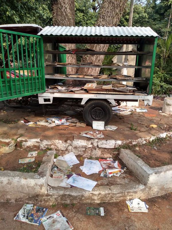 Vándalos destruyen biblioteca callejera