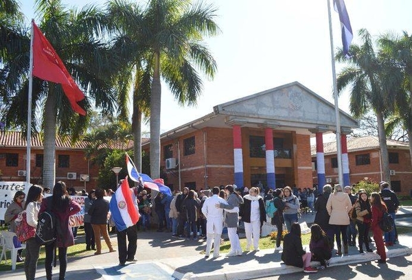 HOY / Paro en la UNA: manifestaciones y cierre de calles hasta que Hacienda resaponda