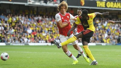 Arsenal resbala ante Watford y se aleja