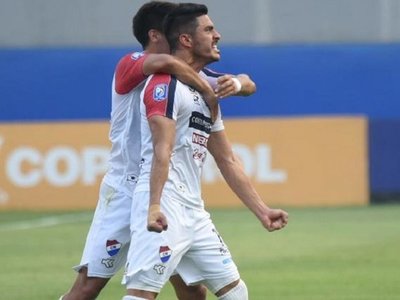 Nacional golea a Capiatá en el debut de Chiqui Arce