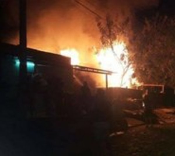 Niño muere en incendio de vivienda - Paraguay.com