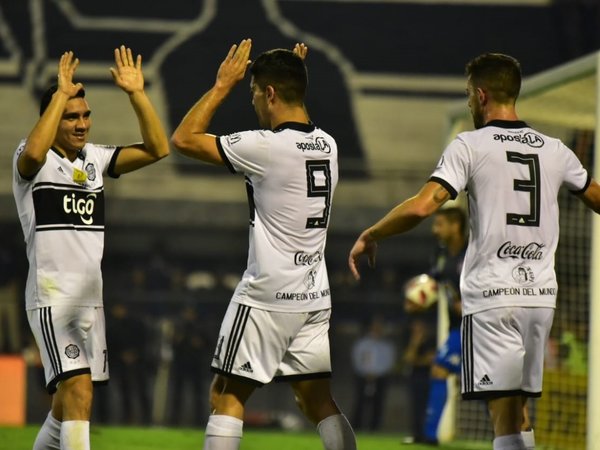 Olimpia golea a San Lorenzo y recupera la punta del Clausura