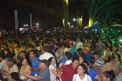 Miles de personas en festival homenaje a Luis Alberto del Paraná - Nacionales - ABC Color
