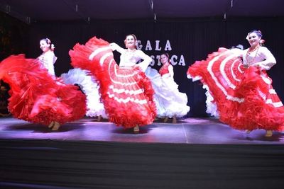 Noche de gala folclórica en Ayolas - Nacionales - ABC Color