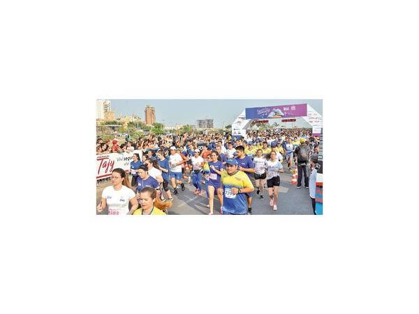 Divertida Corrida por la educación de Dequení
