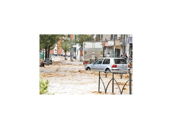 Nuevas evacuaciones en España, y sigue la alerta por las lluvias