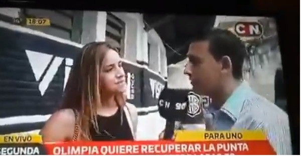 Desopilante: periodista mete la pata al no reconocer a esposa de Santa Cruz (video)