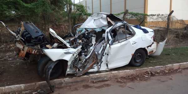 Automovilista muere tras desviar de camioneta y chocar contra columna