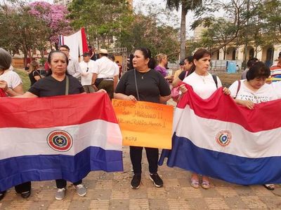 Policías retirados y familiares de activos se movilizan en todo el país - Nacionales - ABC Color