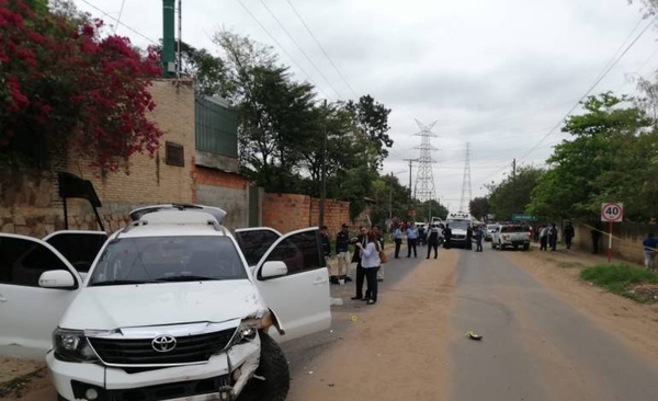 HOY / Indígenas cierran calles y esperan con palos a los que intentan pasar