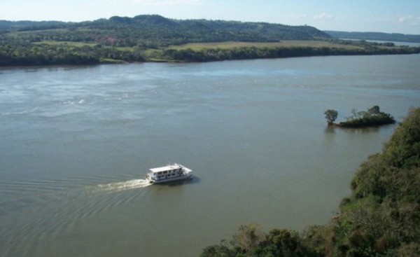 Marinos encuentran cadáver en el Río Paraná