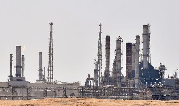 Ganadores y perdedores de disparada del petróleo tras ataque en Arabia