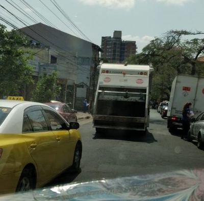 Camiones recolectores, sin chapas - Crónicas Ciudadanas - ABC Color