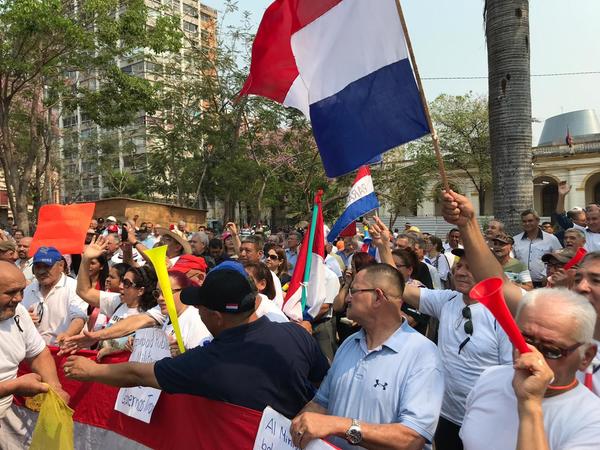 Exigen renuncia del ministro del Interior - .::RADIO NACIONAL::.
