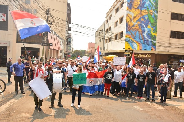 Senador plantea "reorganizar la policía" ante manifestantes