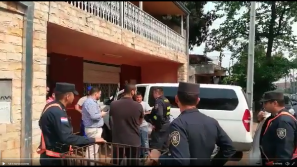 Motoasaltantes atacan a balazos a móvil que llevaba dinero