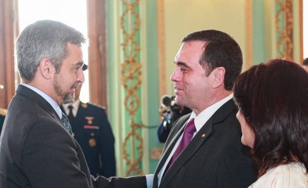 HOY / La embajada más importante con nuevo embajador y como fondo el 'fantasma' de la crisis