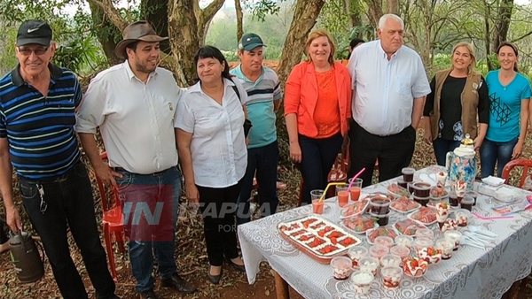 BELLA VISTA: GOBERNACIÓN REPLICARÁ EN EXPERIENCIAS DE PRODUCCIÓN DE FRUTILLA