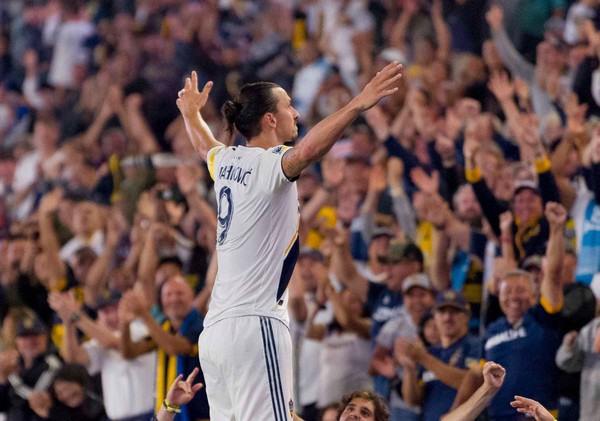 Zlatan Ibrahimovic supera a Pescadito Ruiz